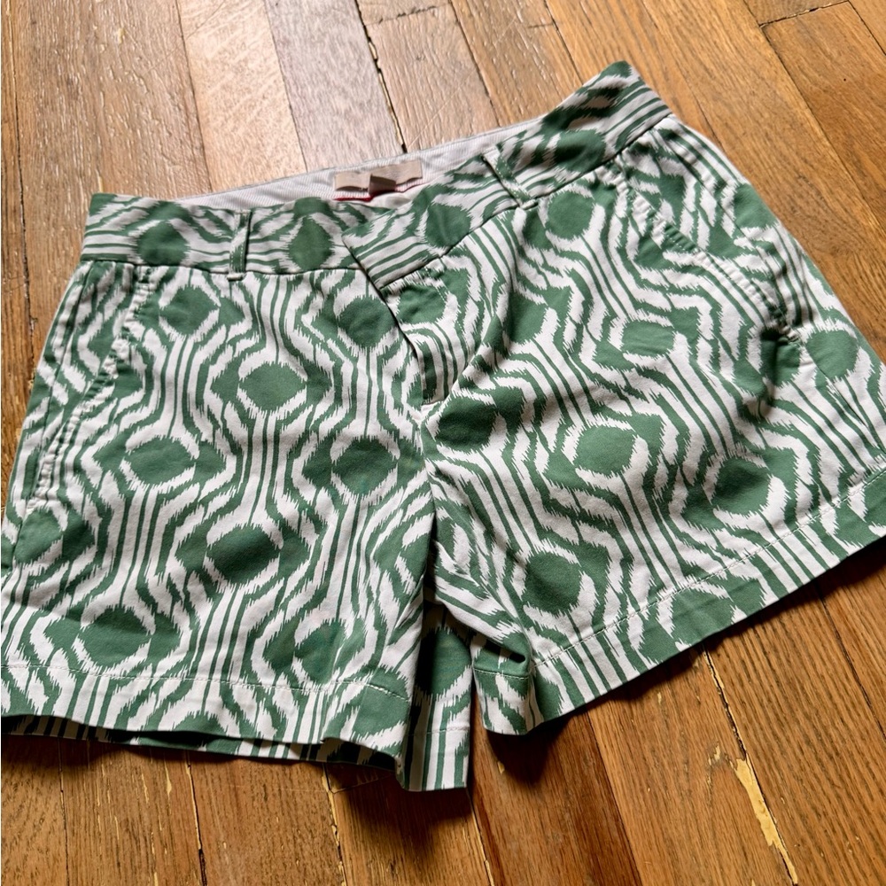 Banana Republic Women's Green Ornate Patterned Bermuda  Pocket Shorts Size 4